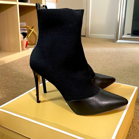 Michael Kors Vicky bootie - Picture 2 of 5